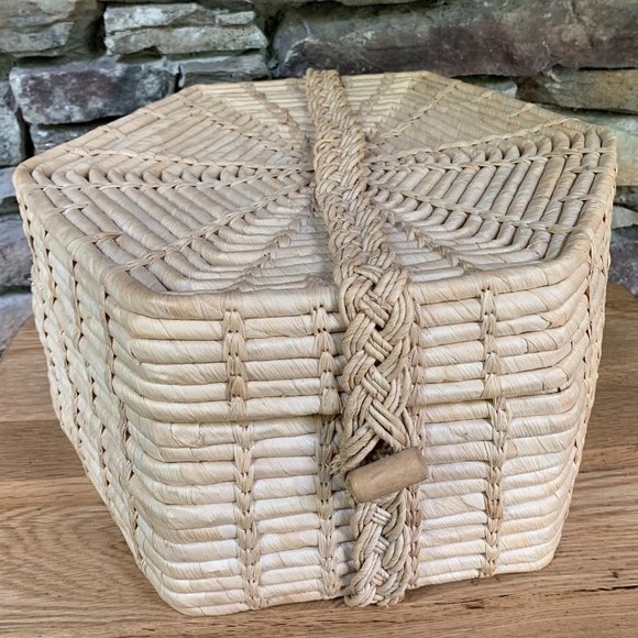 Large Hexagon Wicker Basket Lid Wood Toggle Boho Storage Seagrass Coiled - Picture 3 of 10